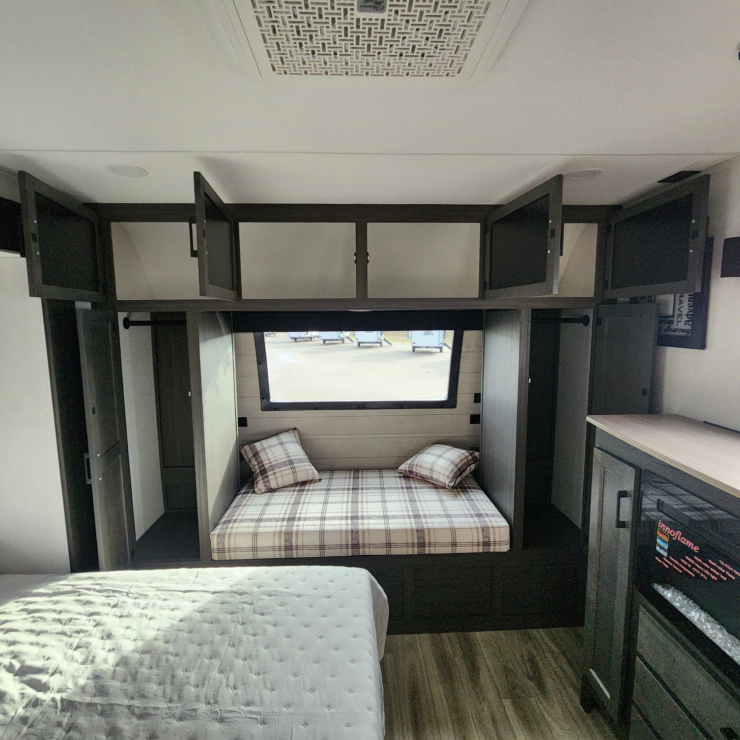 2026 VENTURE RV SPORTTREK 343VIK - Image 33