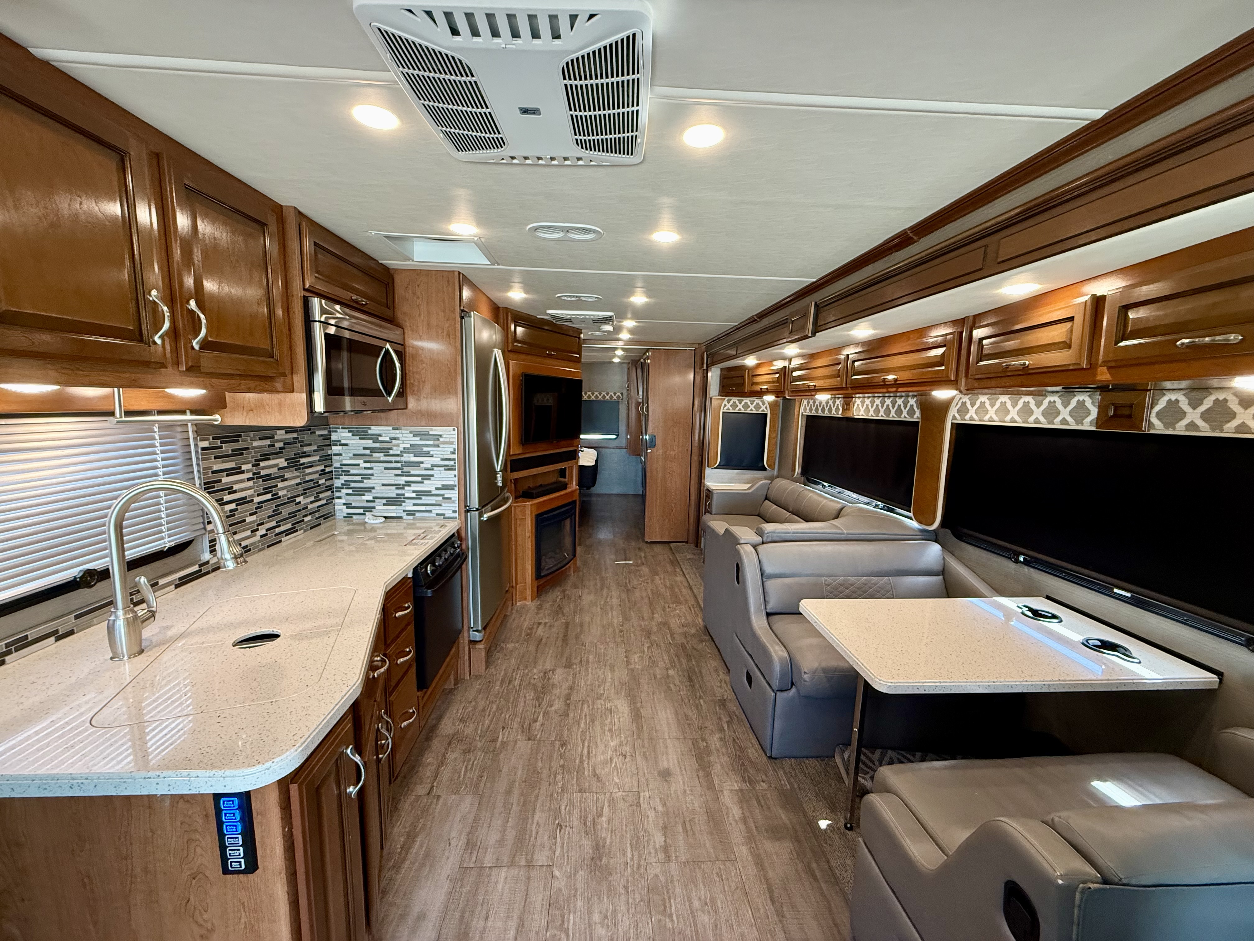 2018 Southwind 34C FULL BODY PAINT - Image 14