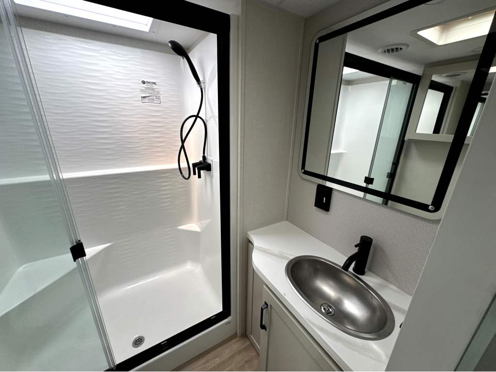2027 VENTURE RV SPORTTREK 353VRK - Image 18