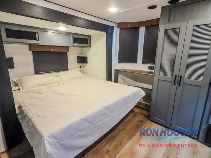 2026 PALOMINO PUMA 423LFT - Image 24