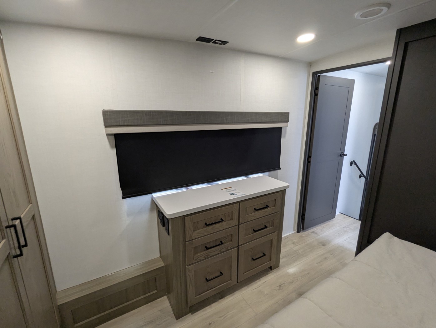 2026 Forest River Rockwood Signature R371RK - Image 11