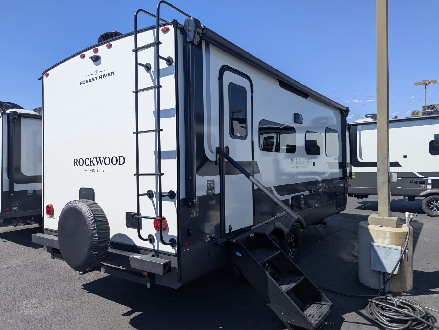 2027 Forest River Rockwood Mini Lite 2205S - Image 7