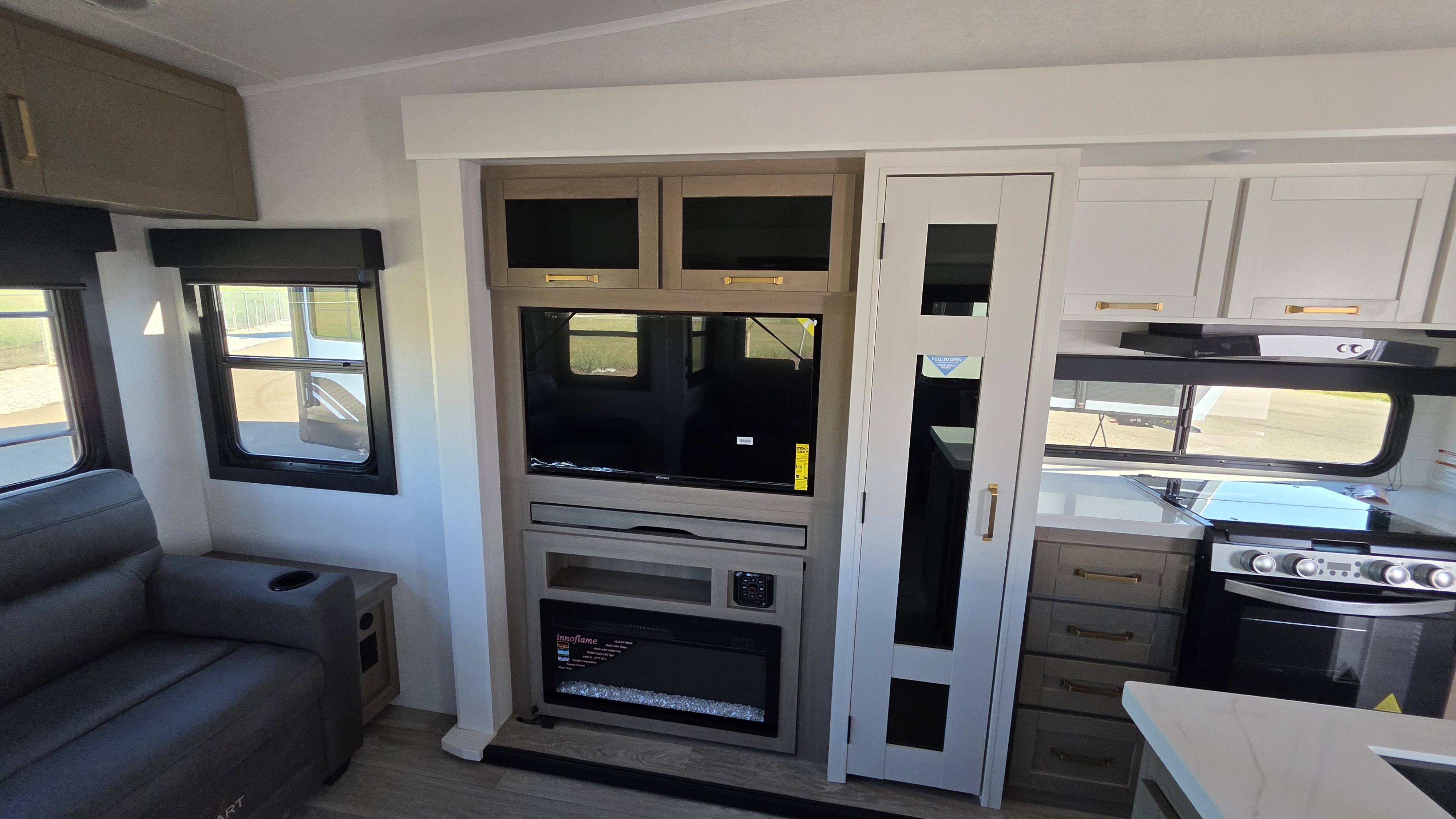 2027 JAYCO EAGLE 29RLC - Image 13