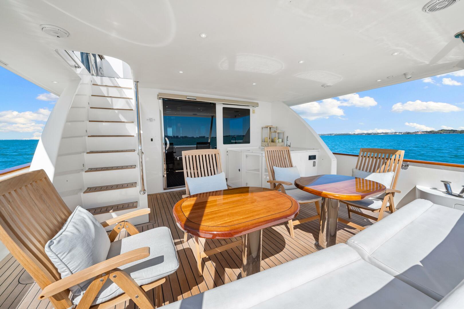 2010 Ocean Alexander 83 Motor Yacht - Image 6
