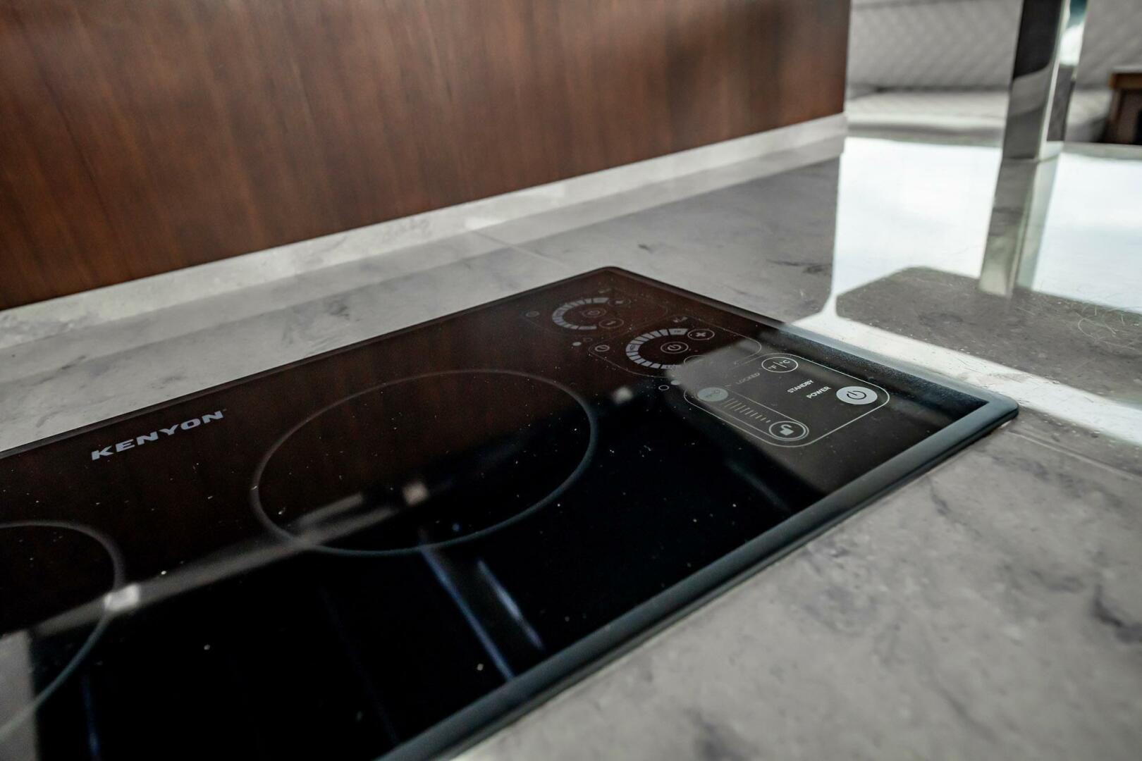 2017 Galeon 510 Skybridge - Image 14