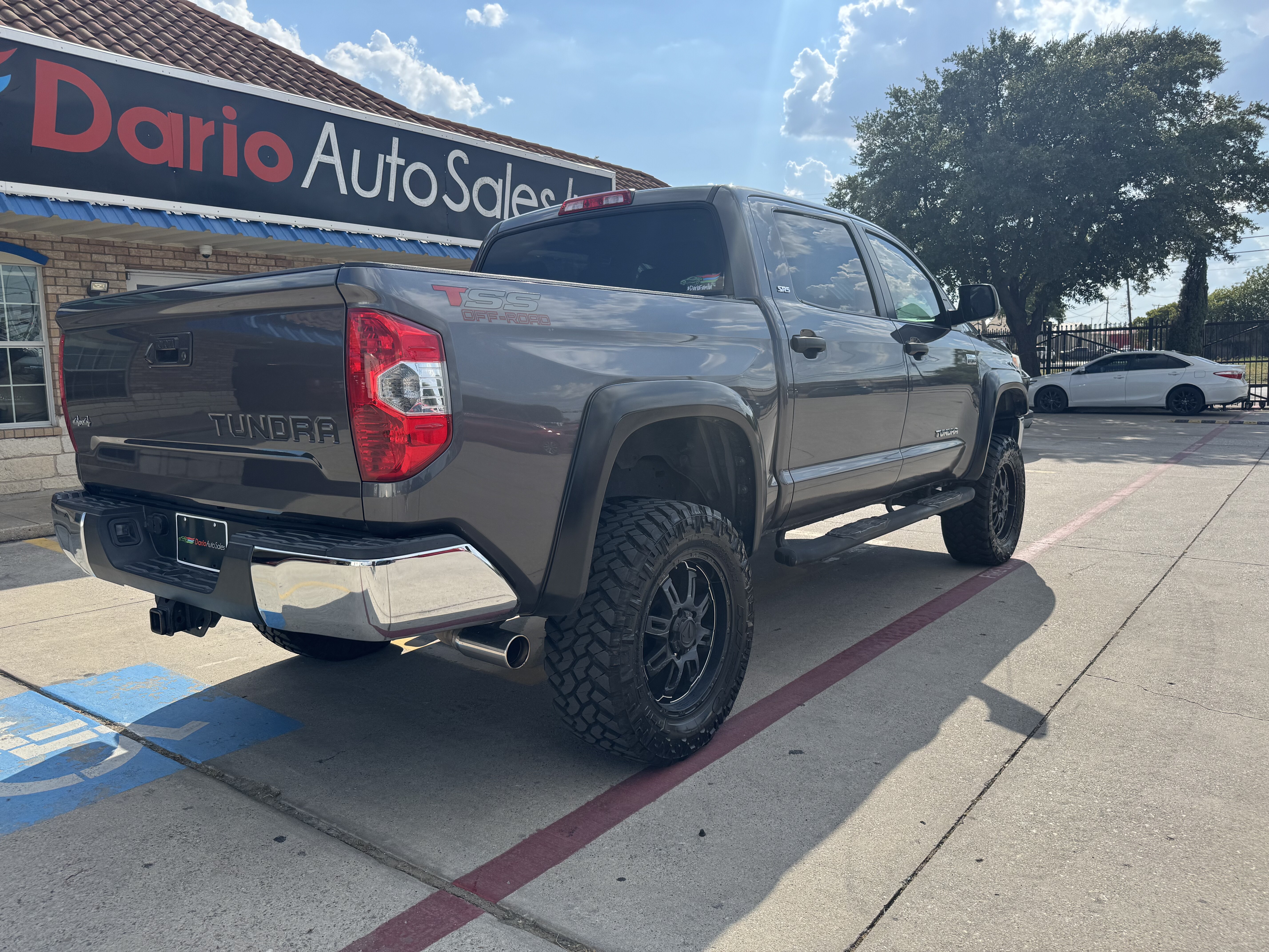 2014 Toyota Tundra CrewMax SR5 4WD 5.7L V8 - Image 14