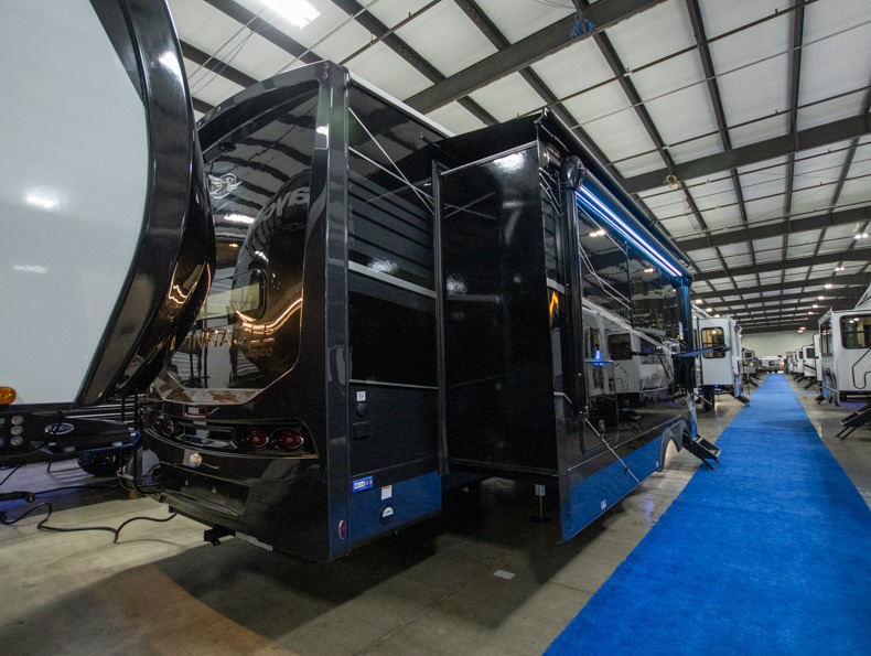 2026 Jayco Pinnacle 38FBRK - Image 3