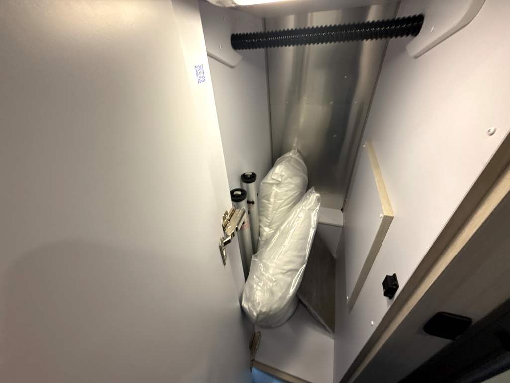2026 Airstream International 25FB - Image 24