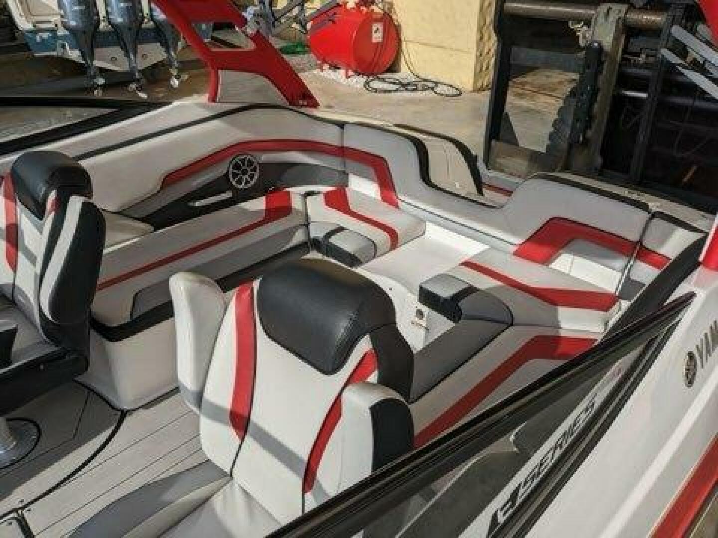 2020 Yamaha Boats 242X Base - Image 7