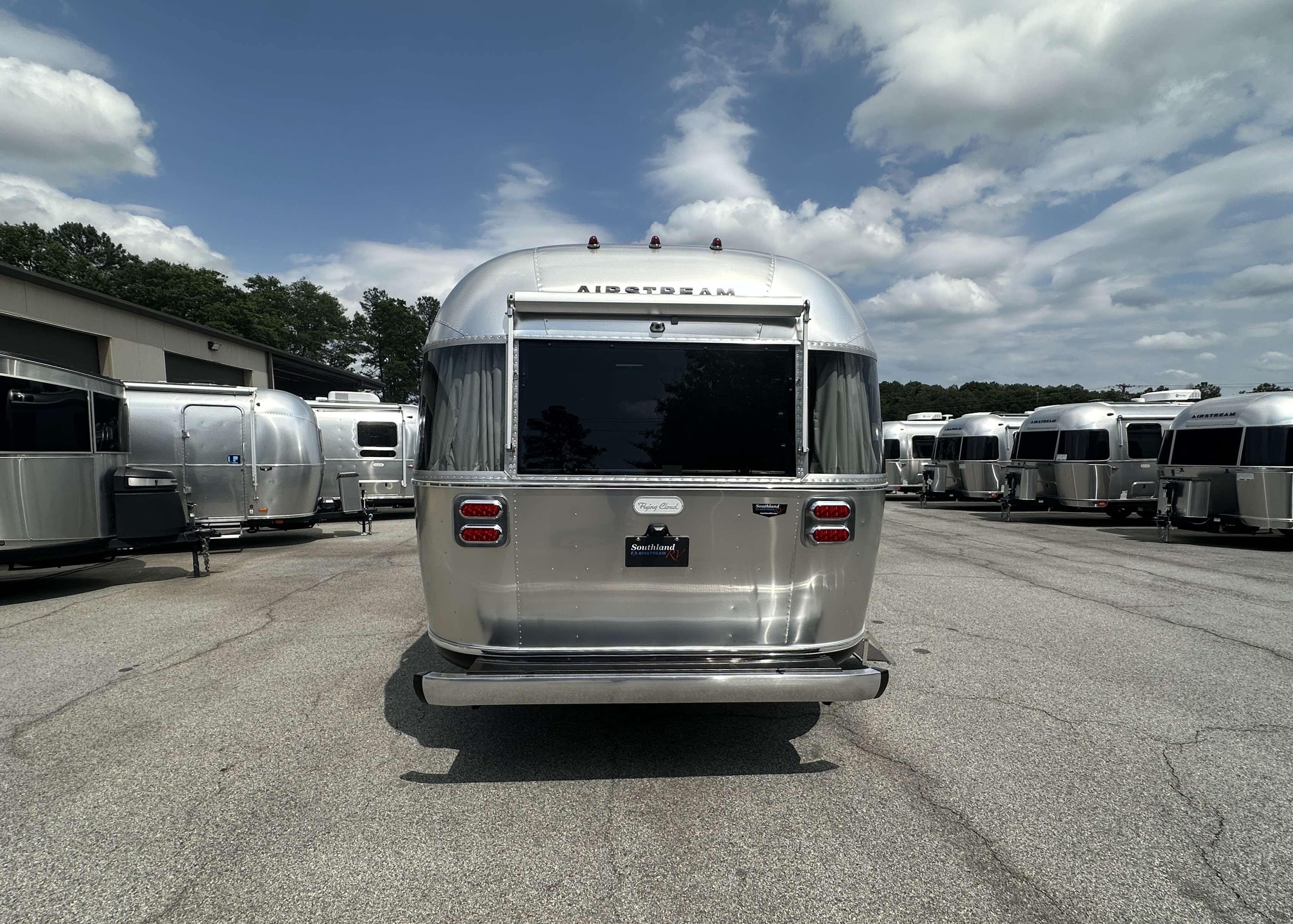 2026 Airstream Flying Cloud 27FB - Image 3