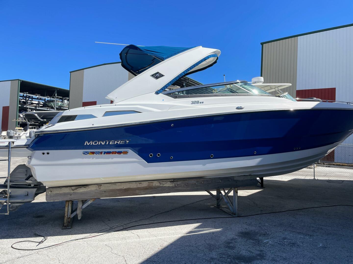 2019 Monterey 328SS - Image 6