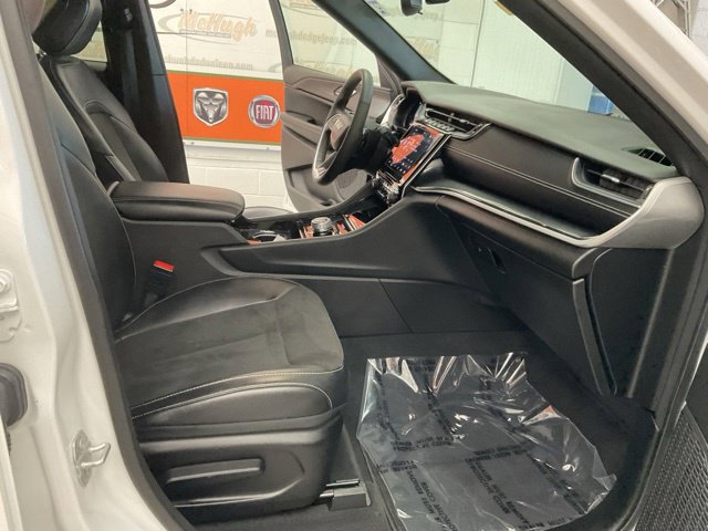 2023 Jeep Grand Cherokee Utility 4D Altitude 4WD - Image 29