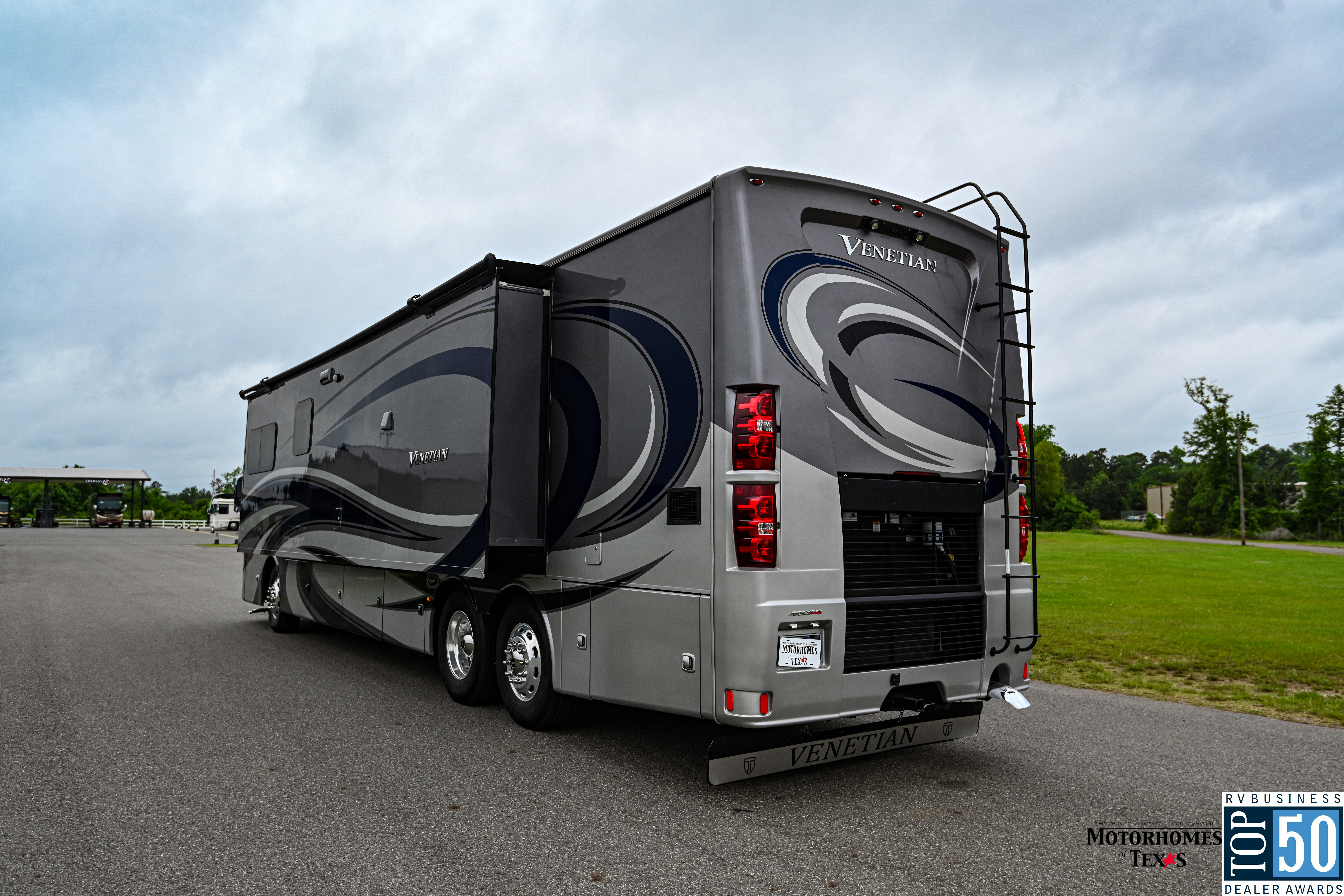 2022 Thor Motor Coach Venetian F42 - exterior 12