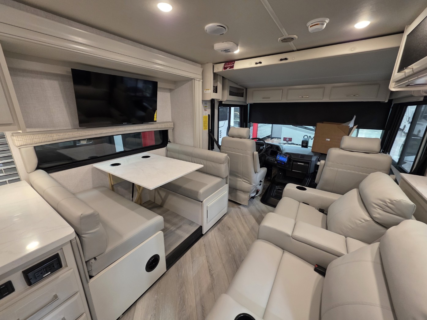 2026 Holiday Rambler Invicta 33HB - Image 12