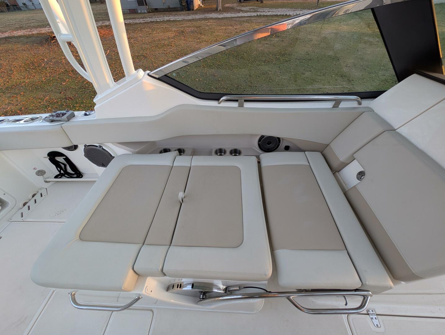 2023 Boston Whaler 240 Vantage - Image 46