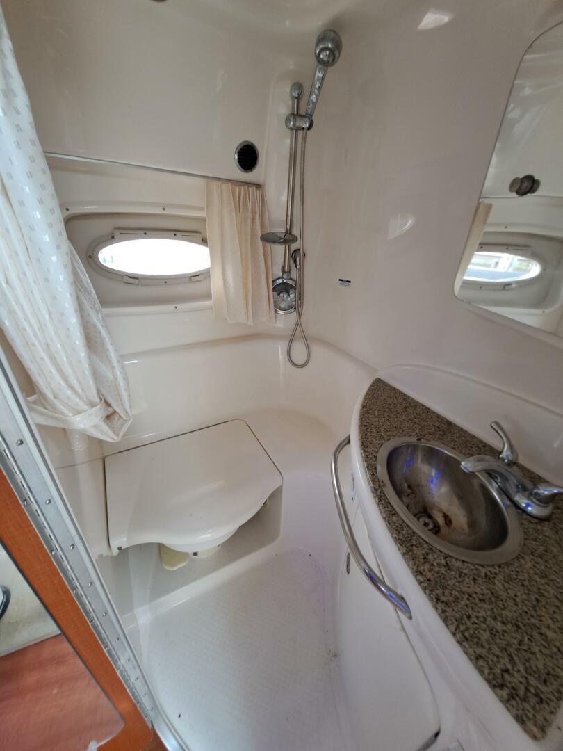 2005 Chaparral 330 Signature Cruiser - Image 14