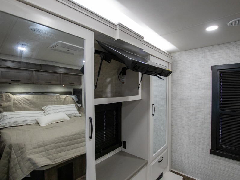 2025 Jayco Seneca 37M - Image 12