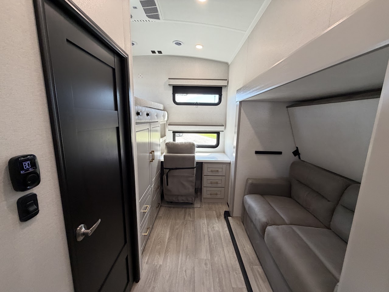 2027 JAYCO NORTH POINT 391TBBH - Image 30