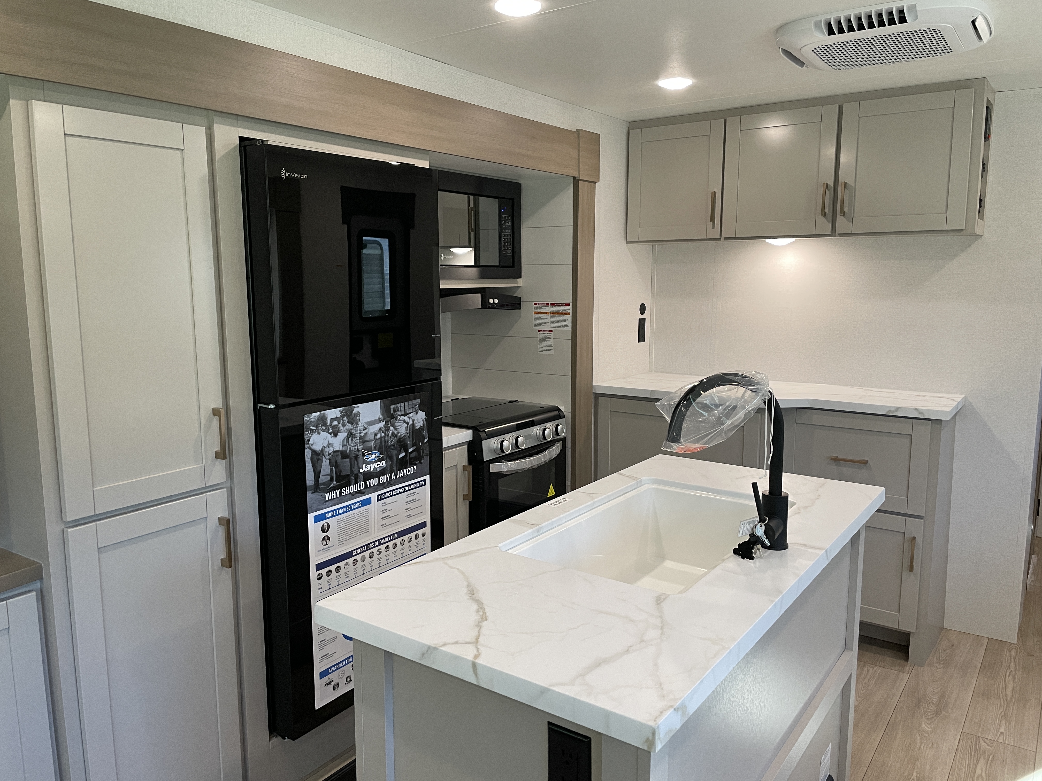 2027 Jayco Jay Flight SLX 334RTS - Image 12