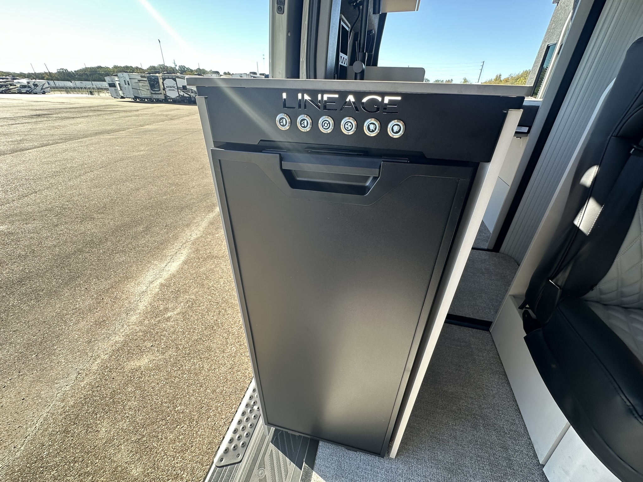 2026 GRAND DESIGN LINEAGE SERIESVT LVT1 - Image 11