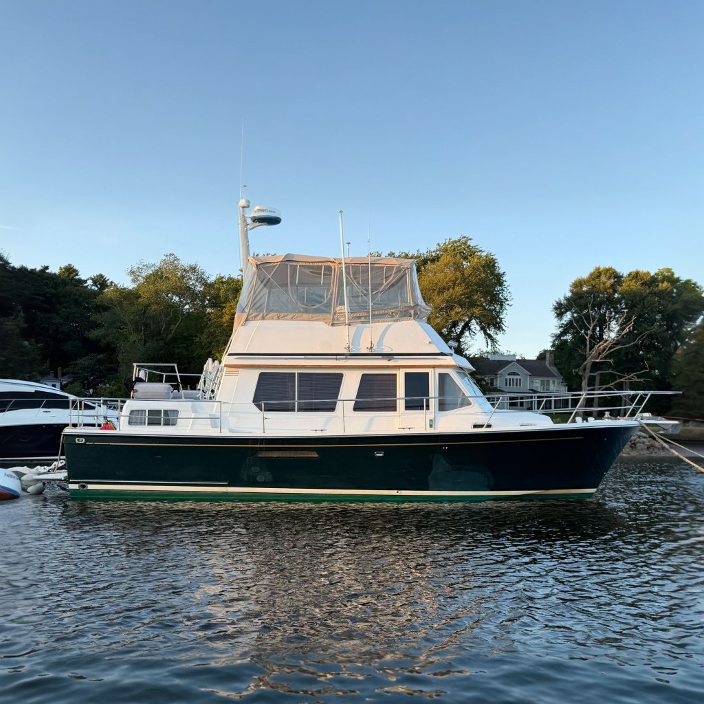 1998 Sabreline 36 AFT CABIN - Image 1