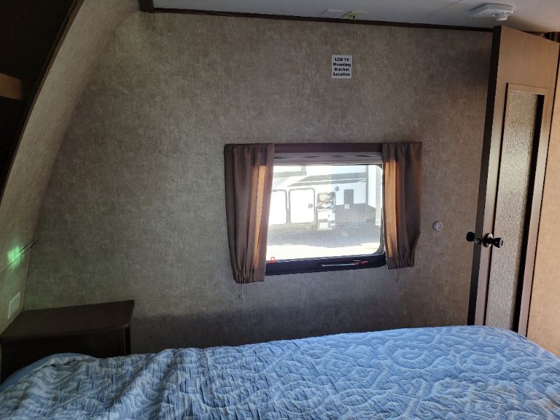 2016 Highland Ridge Light LF297RLS - Image 17