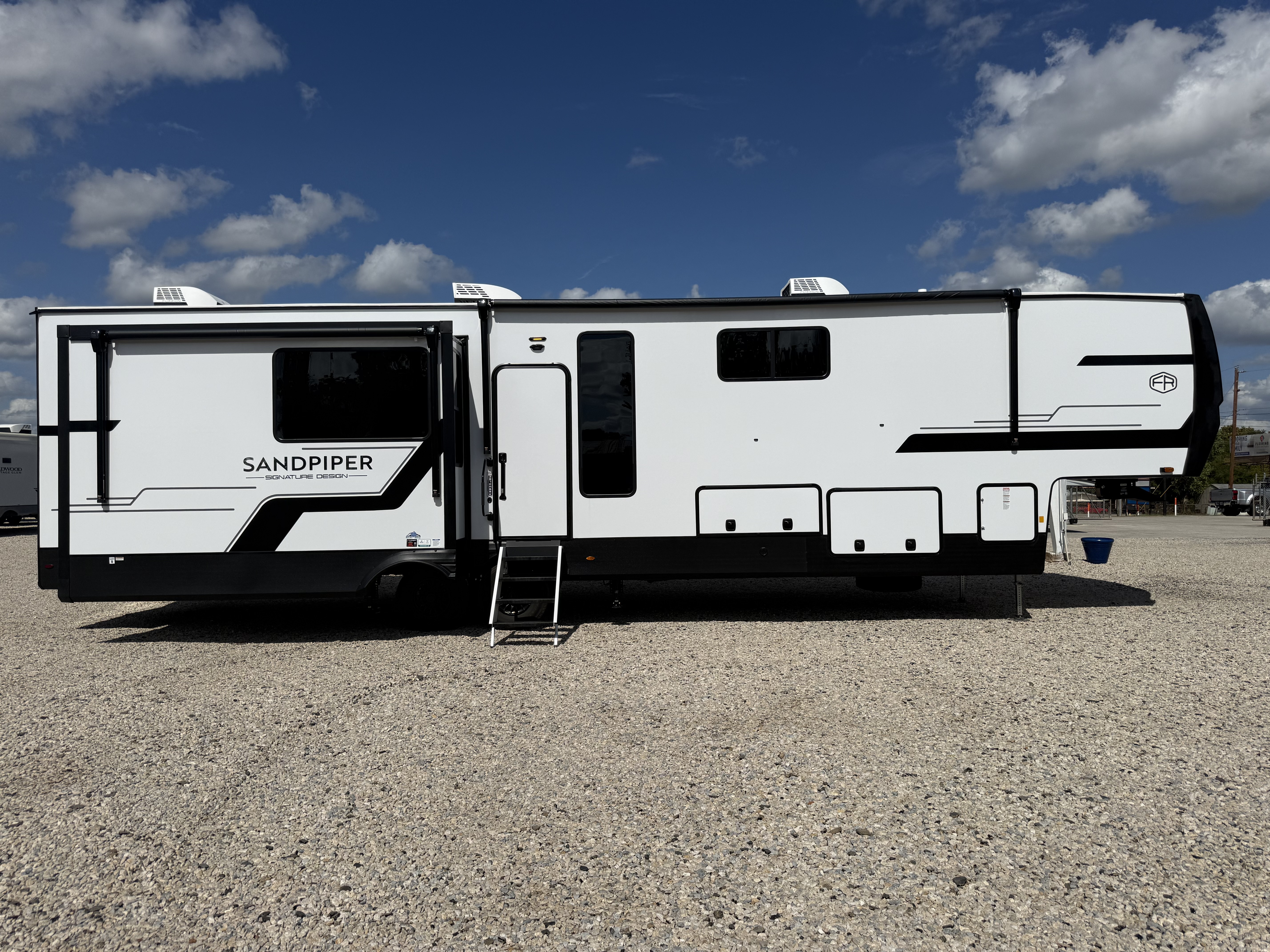 2027 Forest River SANDPIPER 3870HBRK - Image 8