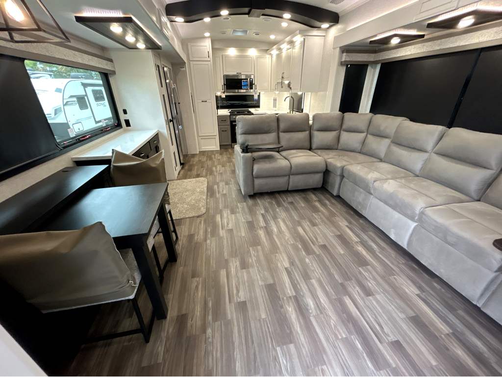 2025 JAYCO NORTH POINT 365RKTS - Image 8