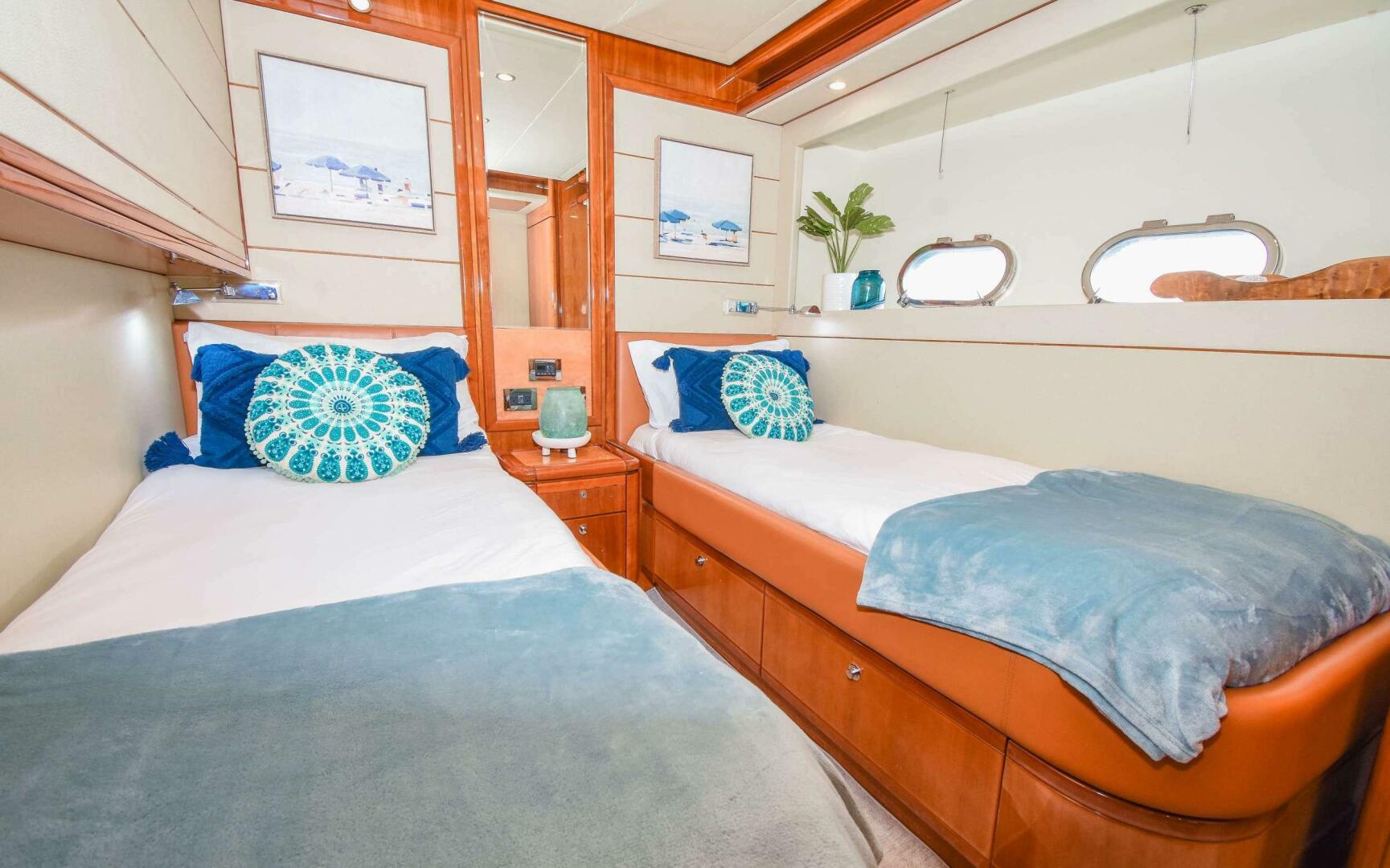 2006 Ferretti Yachts 881 - Image 14
