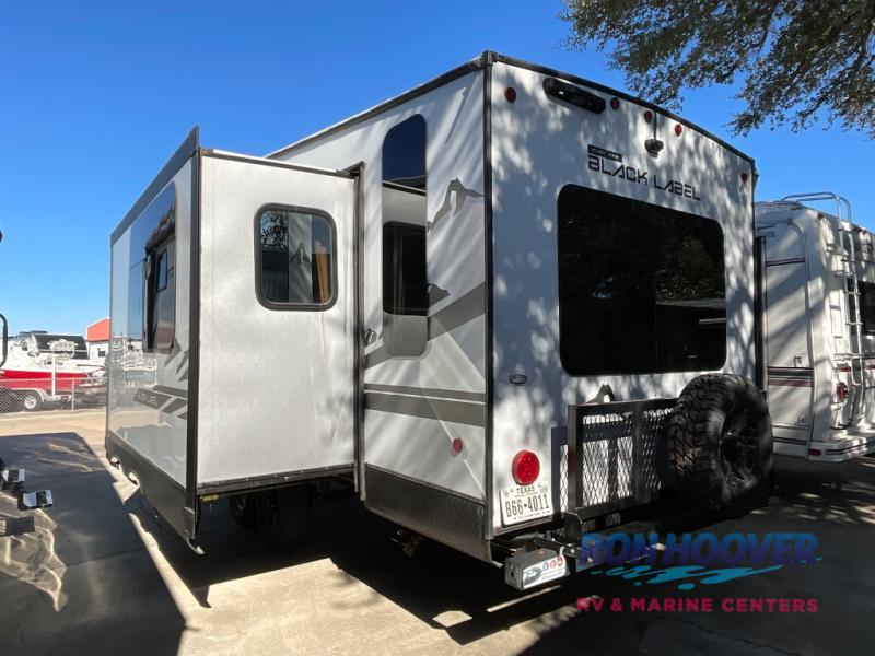 2023 FOREST RIVER CHEROKEE BLACK LABEL M245TRBL - Image 4