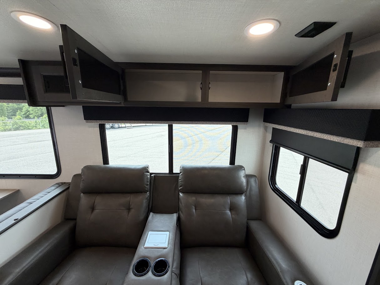 2026 VENTURE RV SPORTTREK 327VIK - Image 21