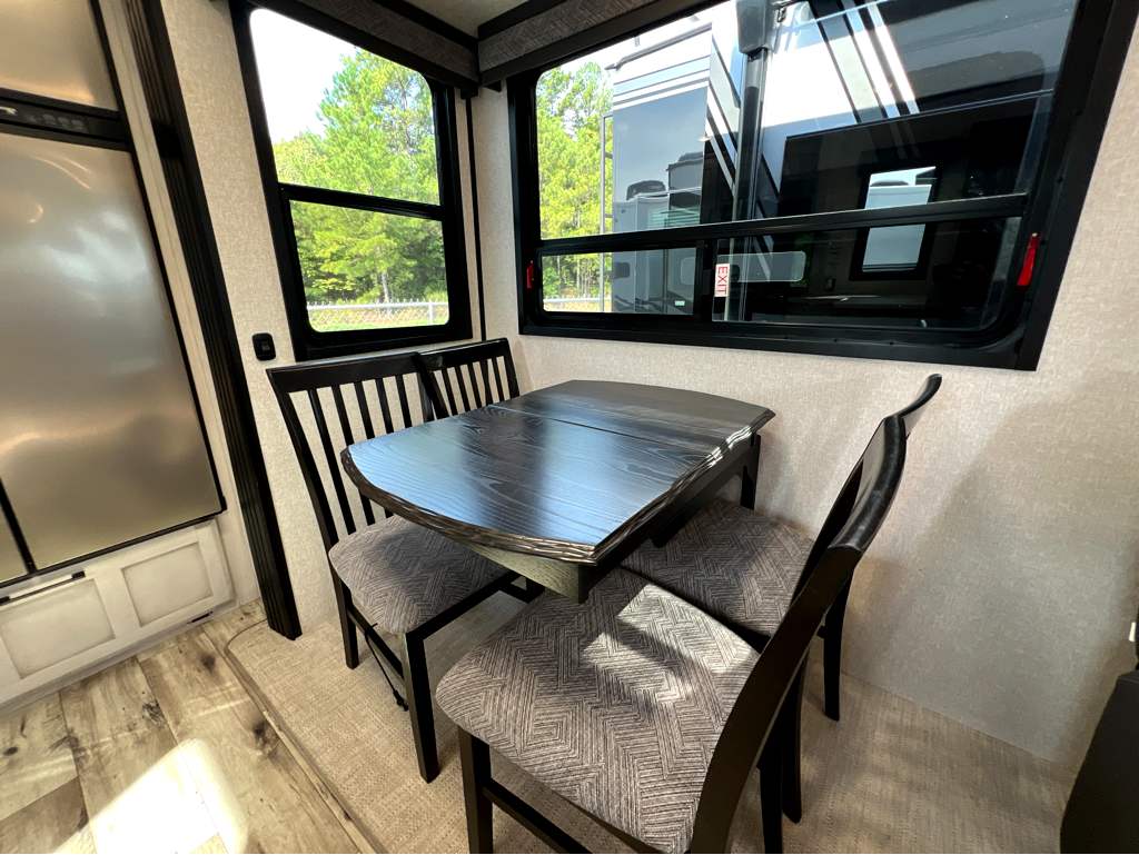 2021 KZ RV DURANGO 321RLT - Image 9