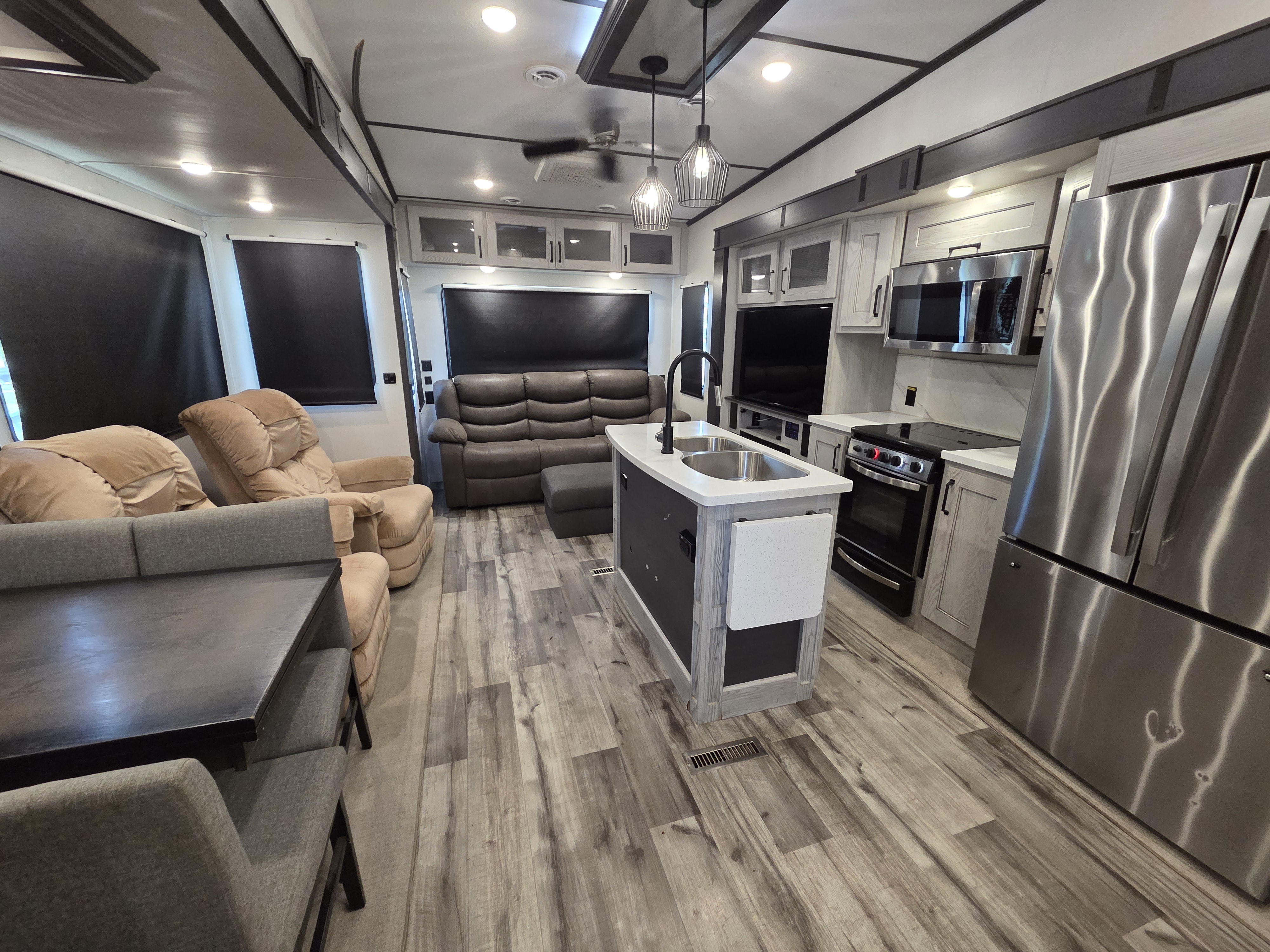 2022 Keystone Montana High Country 385BR - Image 5