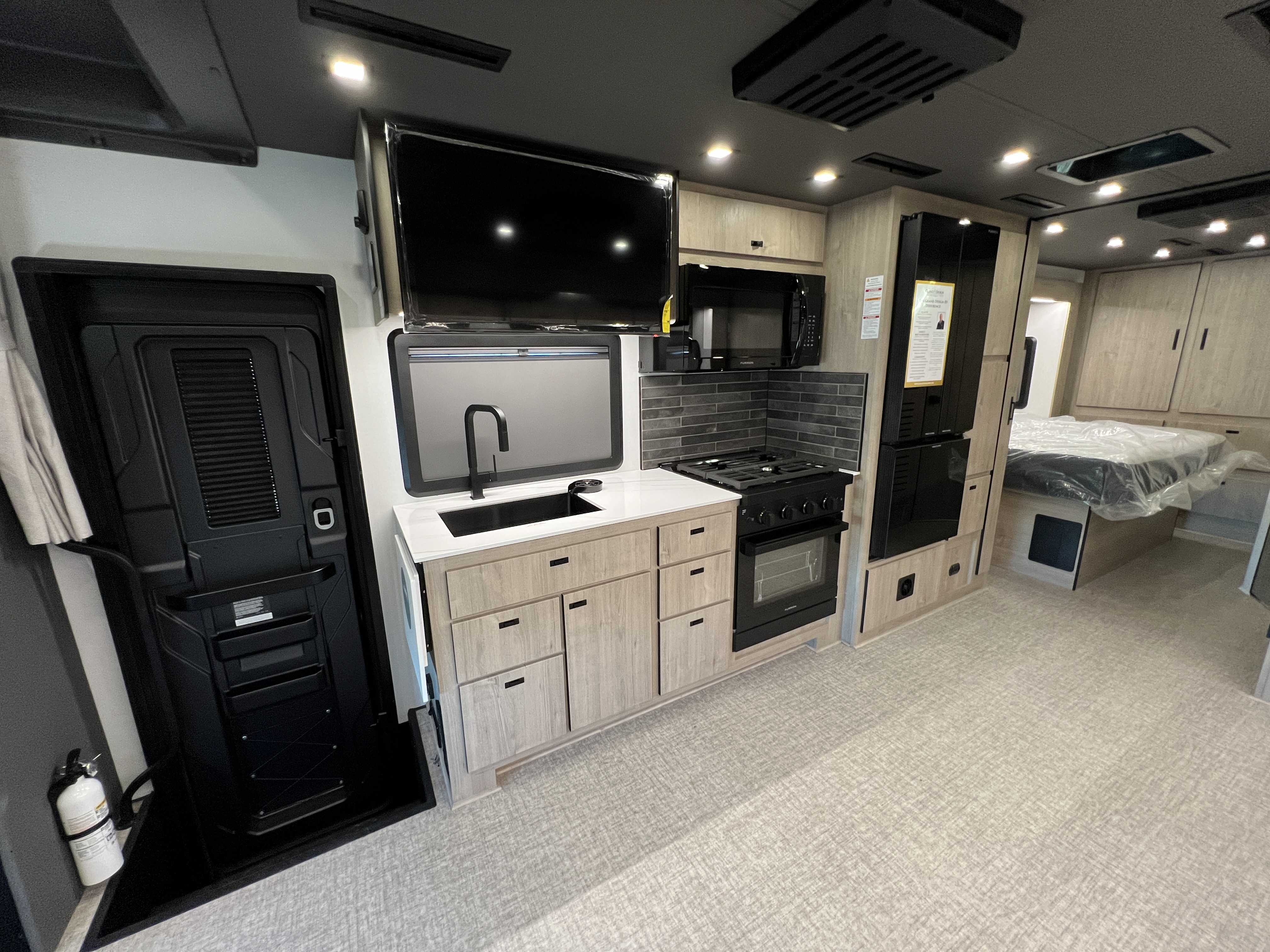 2027 Grand Design Lineage Series F 31ZW - Image 21