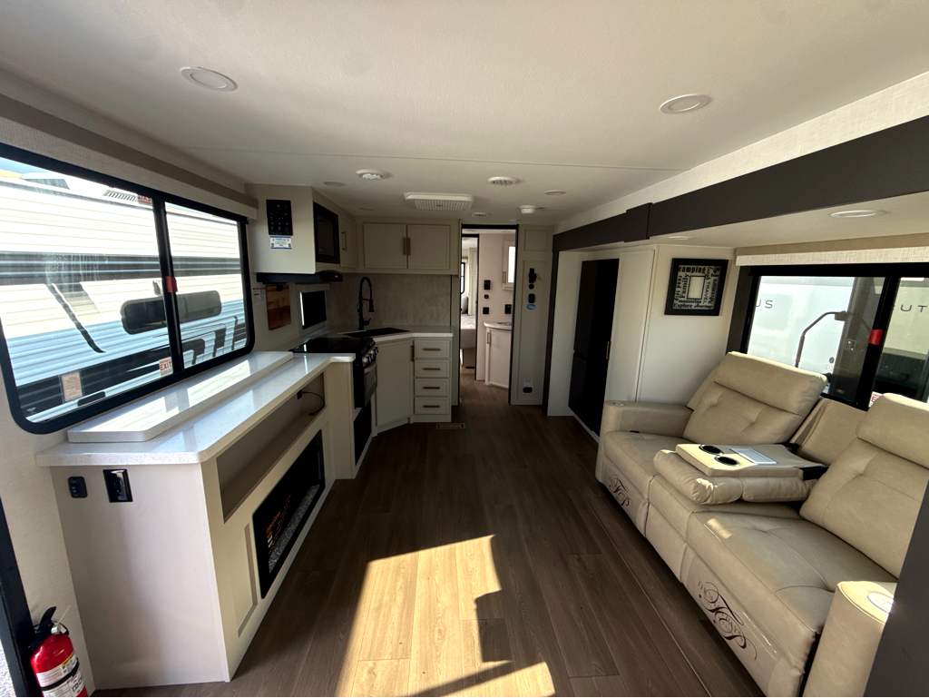 2027 VENTURE RV STRATUS 282VFD - Image 5