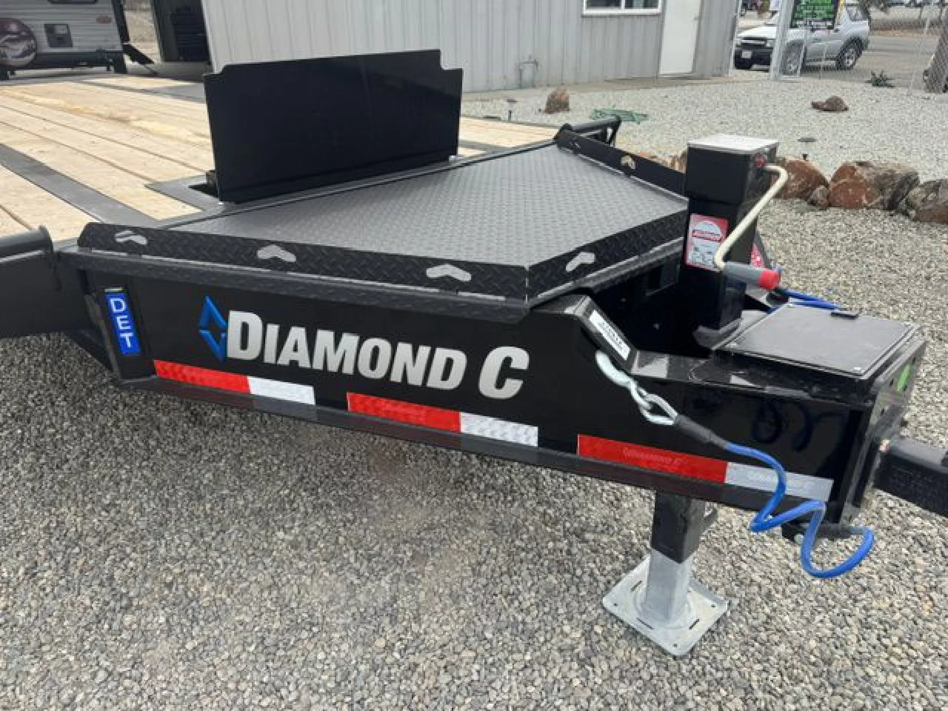 2026 DIAMOND C TRAILERS DIAMOND C DET 208 L20X102 18K - Image 2