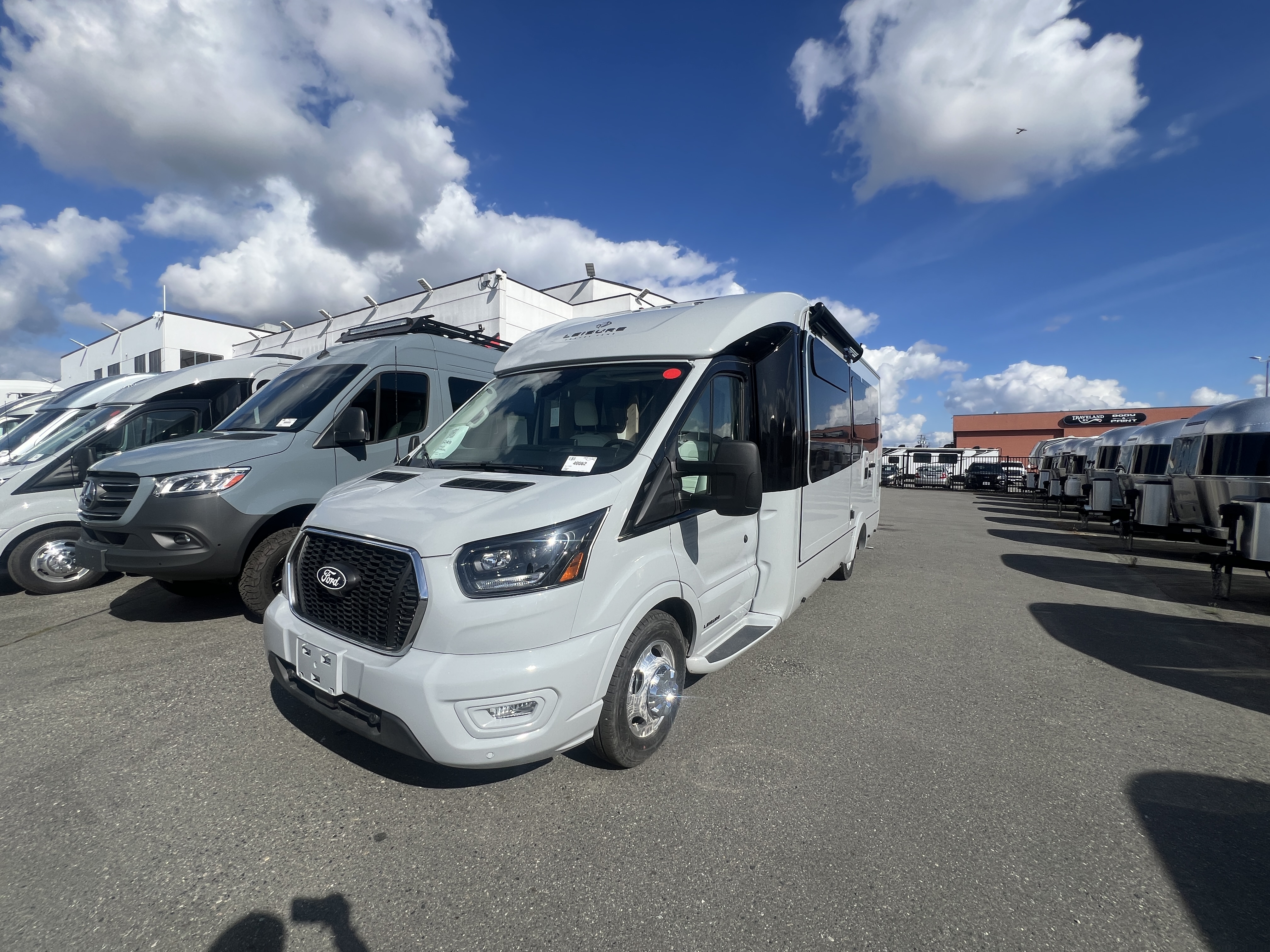 2027 Leisure Travel WONDER W24MBL - Image 3