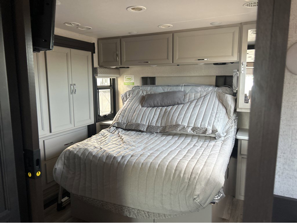 2026 THOR MOTOR COACH PALAZZO 33.5 - Image 17