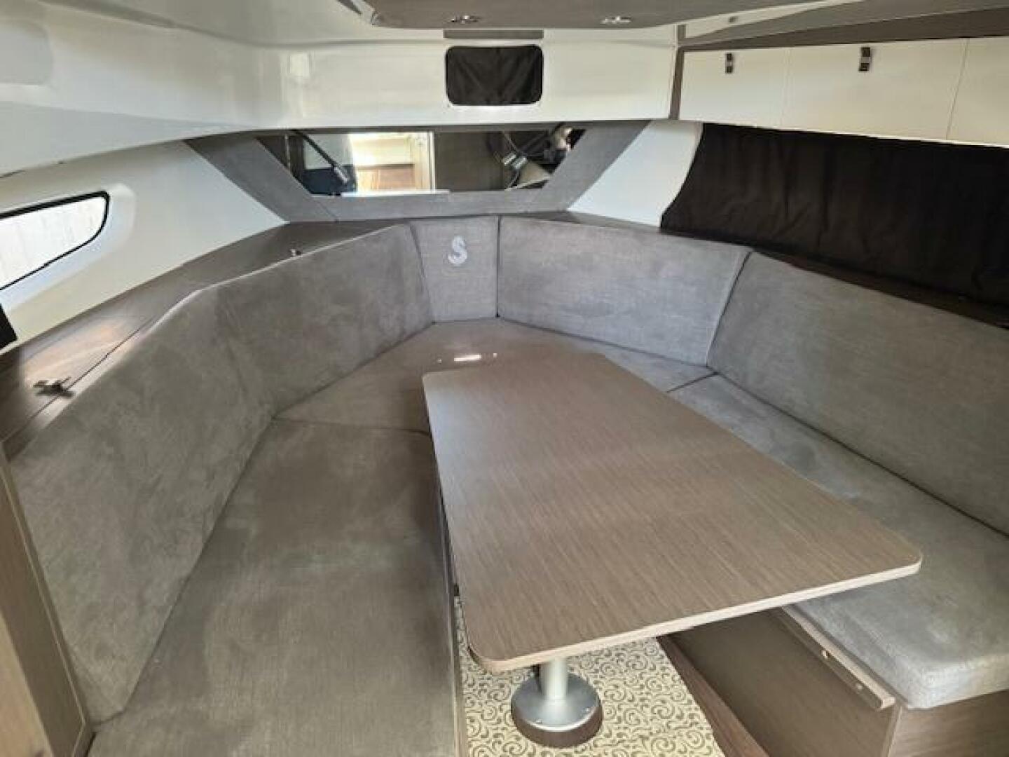 2022 Beneteau 32 Gran Turismo - Image 22