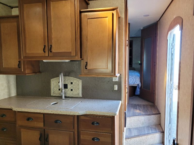 2016 Highland Ridge Light LF297RLS - Image 9