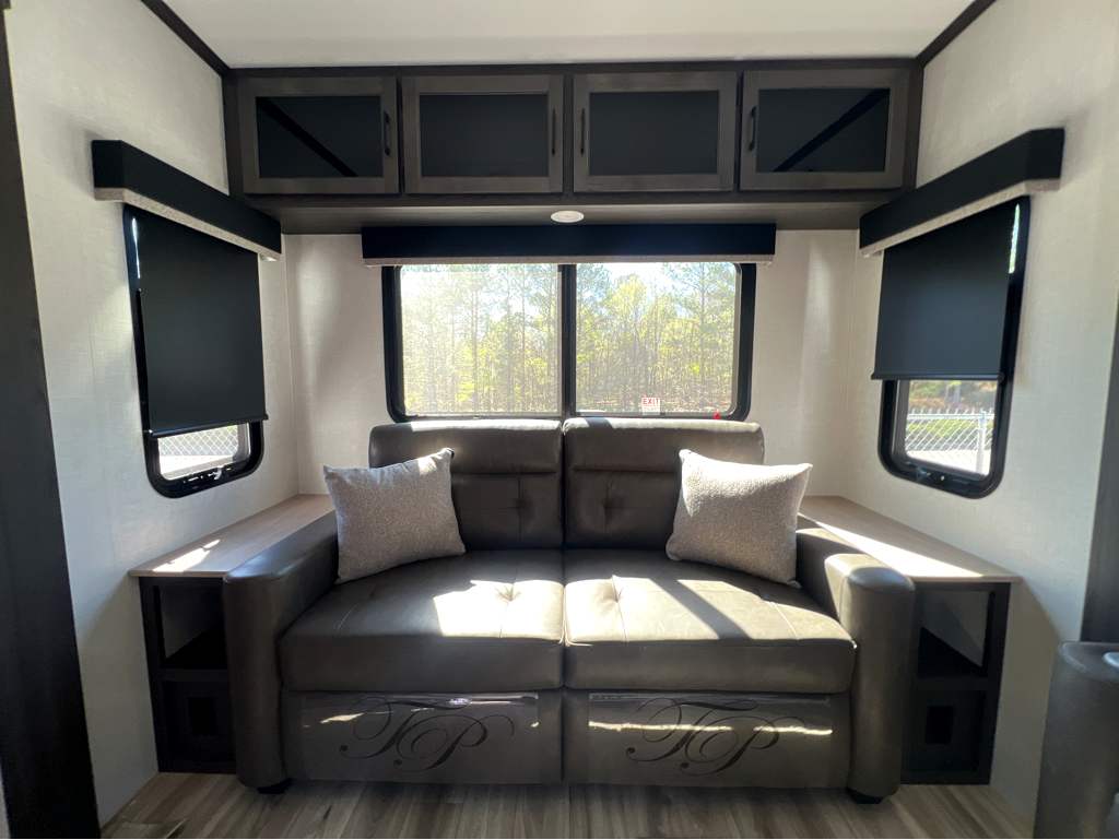 2026 VENTURE RV SPORTTREK 353VIK - Image 10