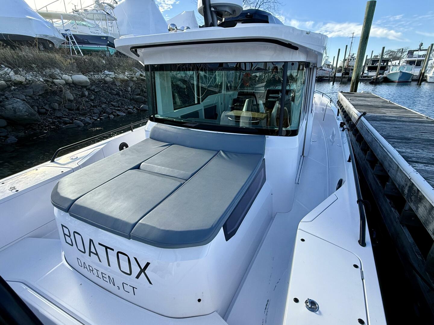 2023 Axopar 37 Cross Cabin - Image 23