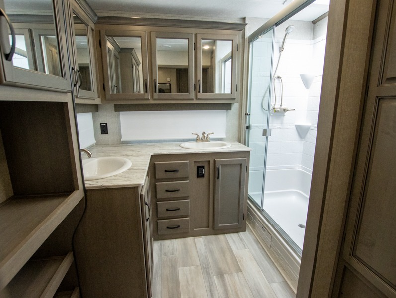 2022 Coachmen Chaparral 334FL - Image 20
