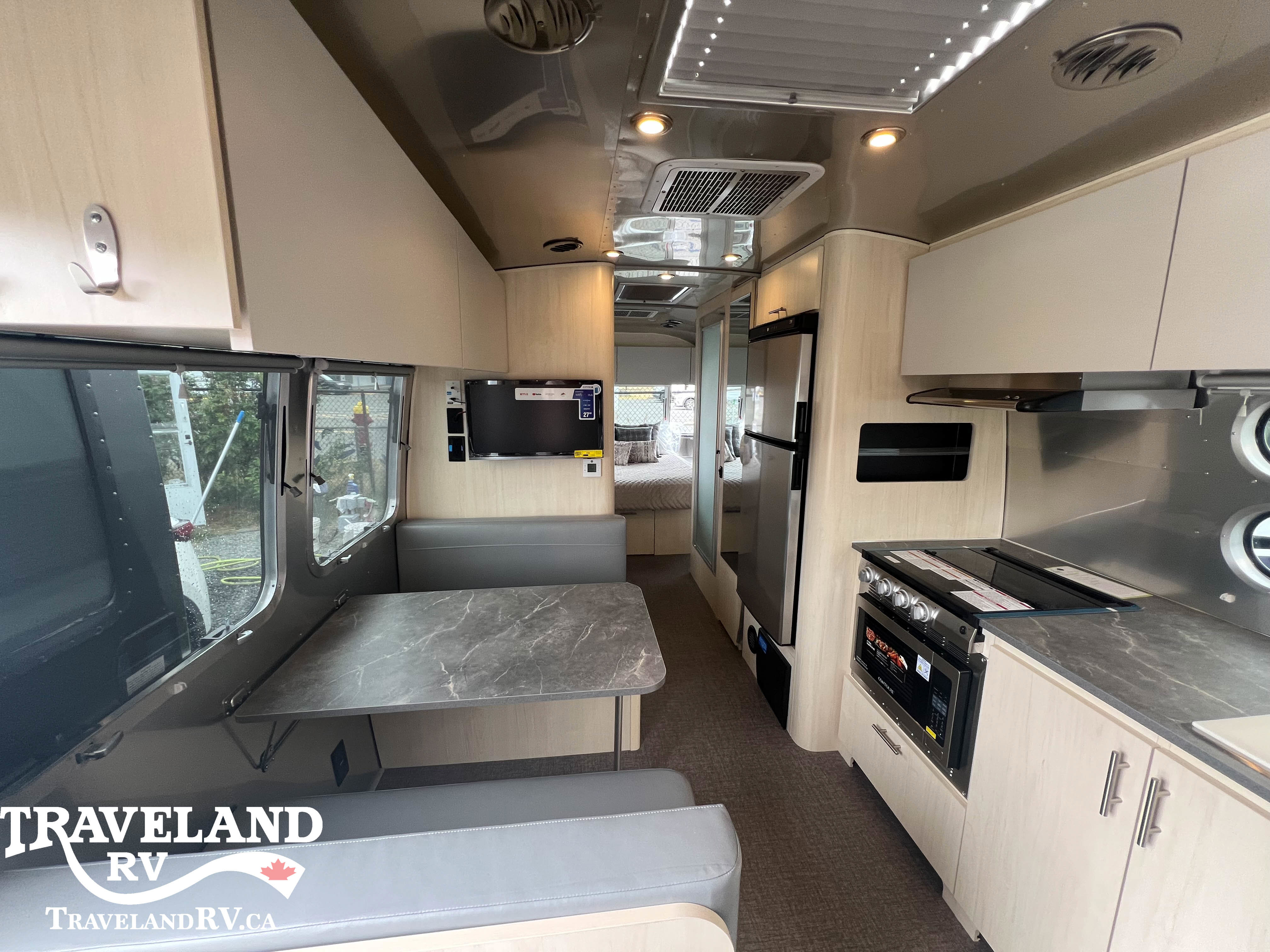2025 Airstream Flying Cloud 28RB - Image 5