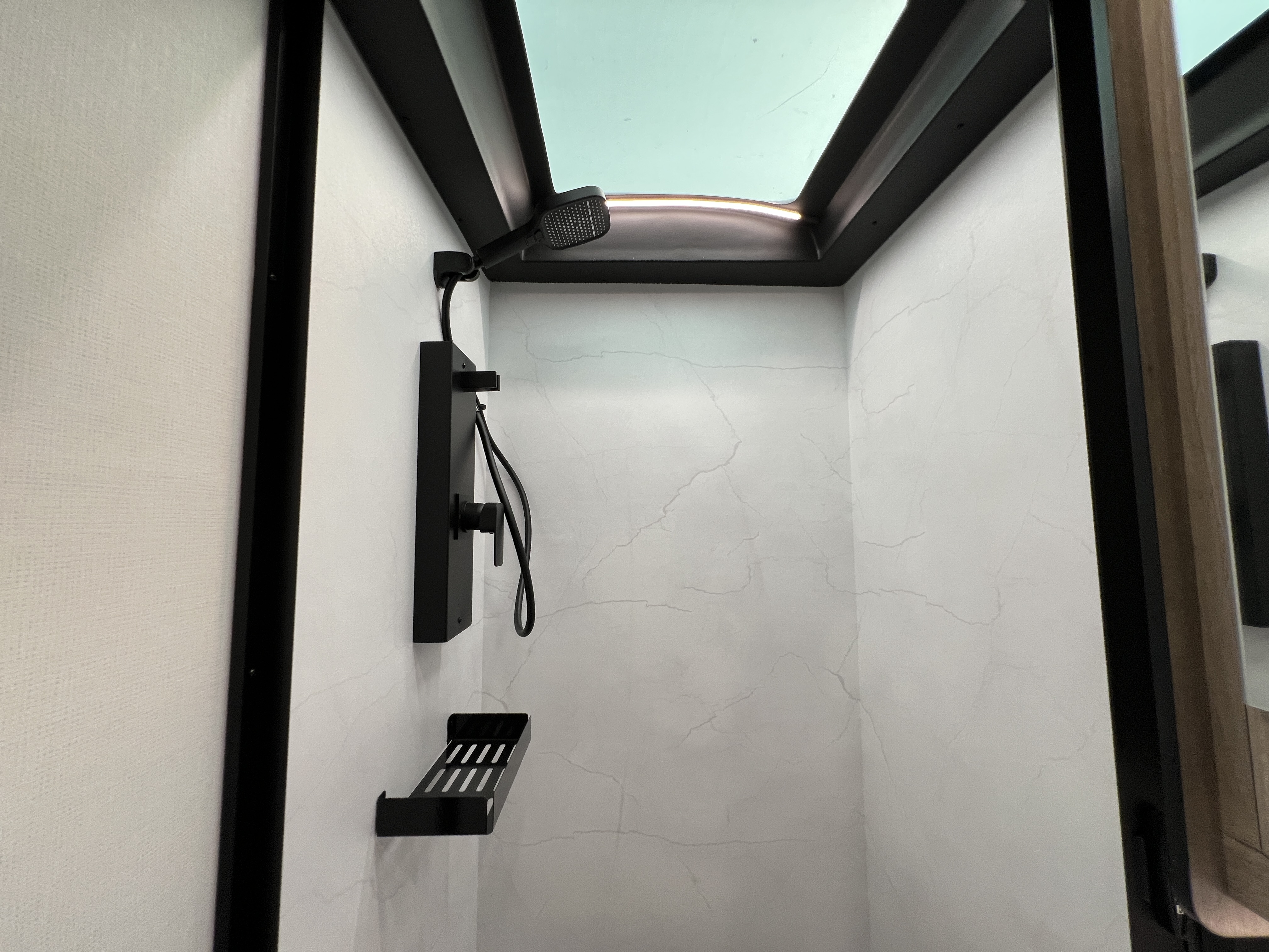2027 Grand Design Lineage Series F 31ZW - Image 33