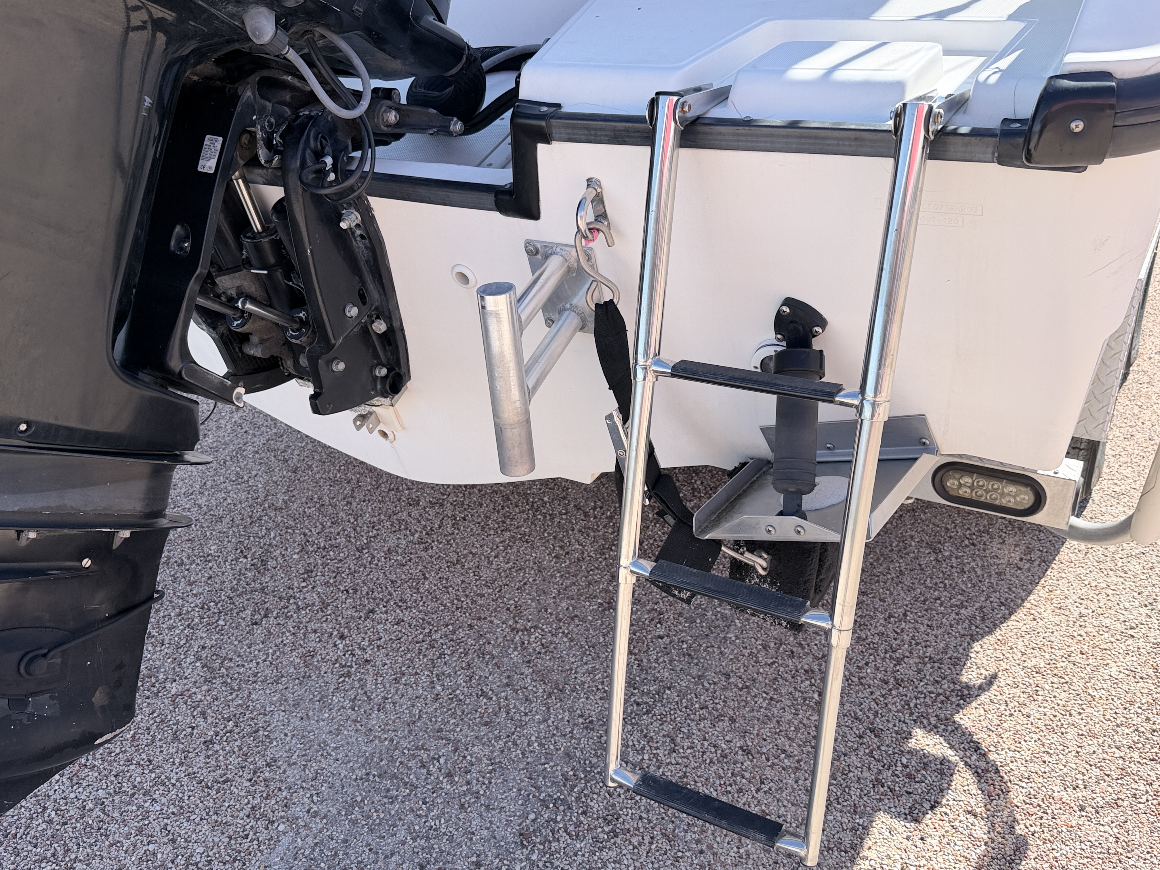 2003 BOSTON WHALER 210 VENTURA - Image 9