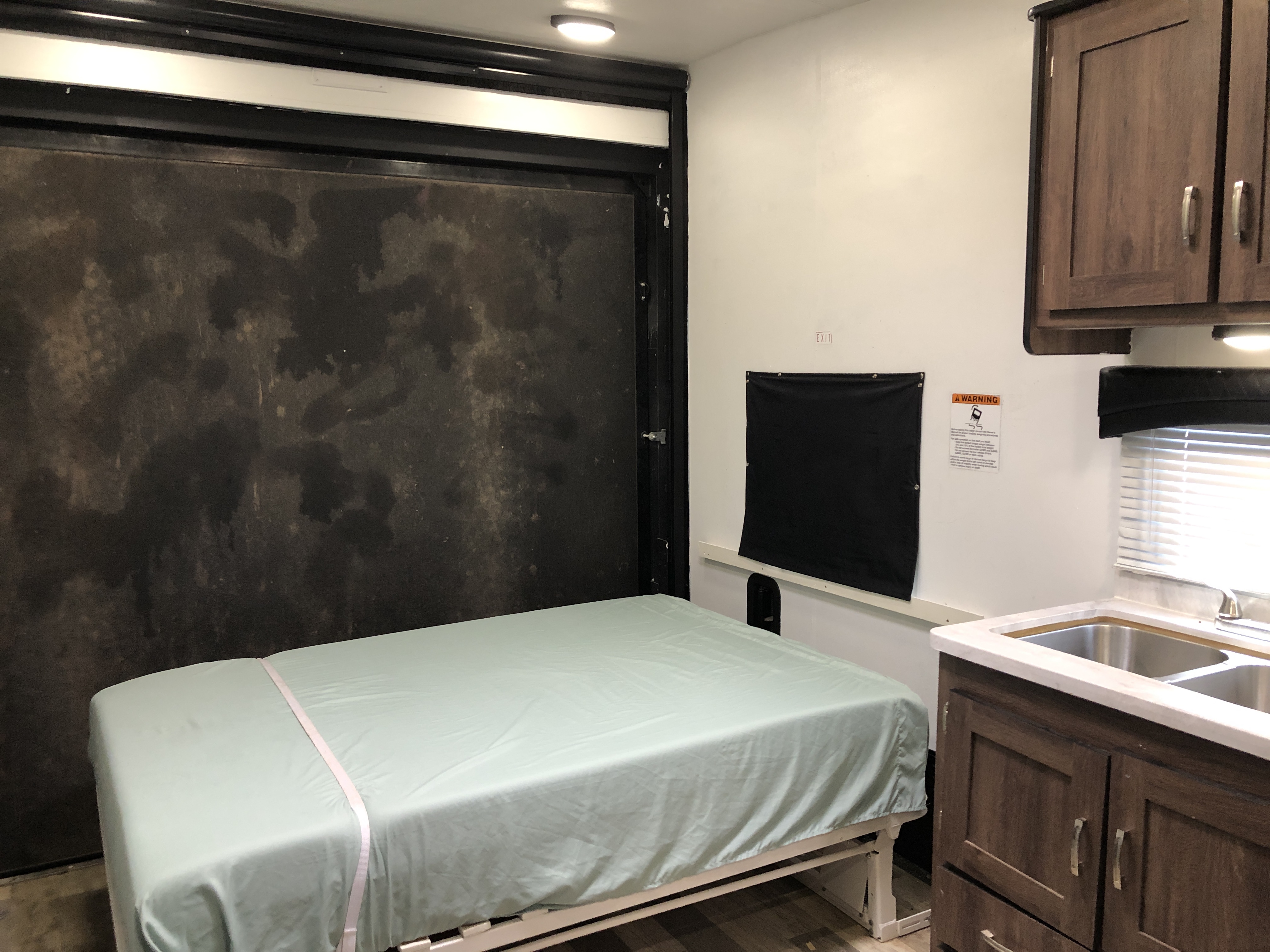 2019 WORK AND PLAY LE TOY HAULER 19WLE - Image 11