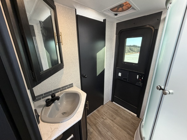 2022 CHEROKEE GREY WOLF 29TE - Image 20