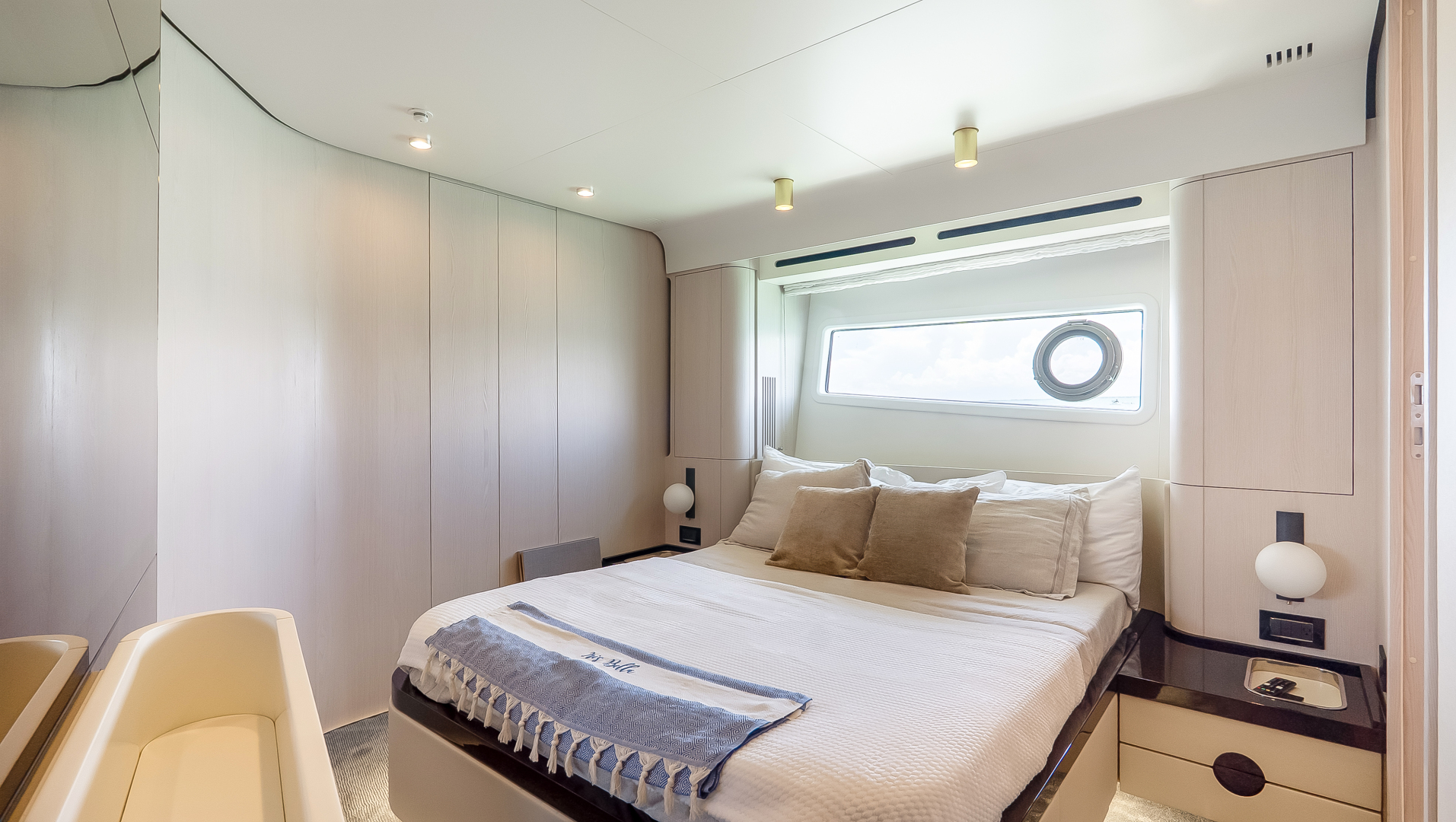 2025 Azimut 78 FLY - Image 39