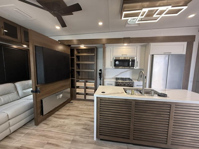 2027 Keystone Montana 3100RL - Image 6